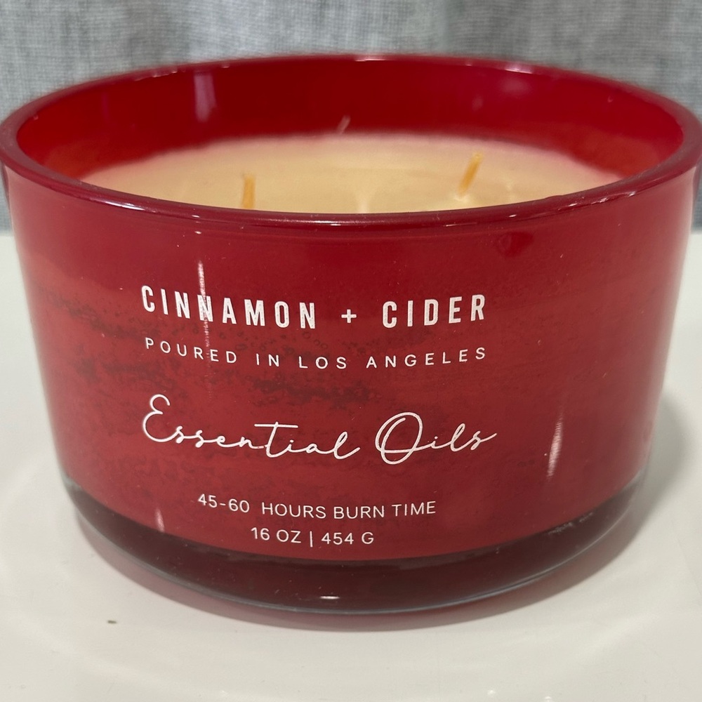 W+L cinnamon+ cider Soy Wax Blend Candle. 16oz. NWOT. - Picture 3 of 4